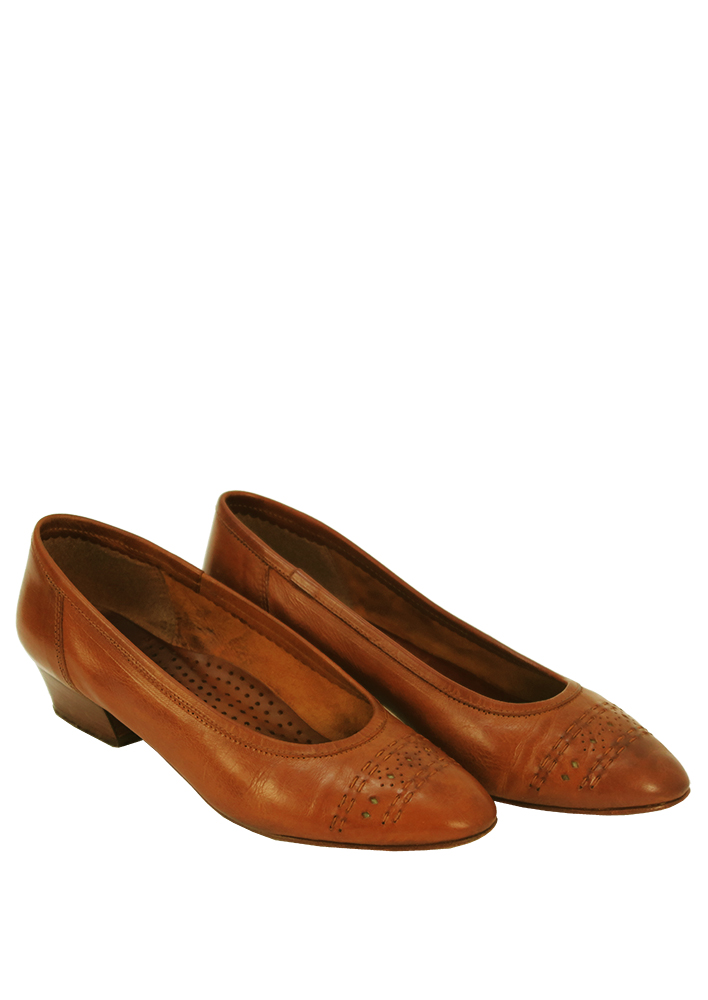 tan suede court shoes uk