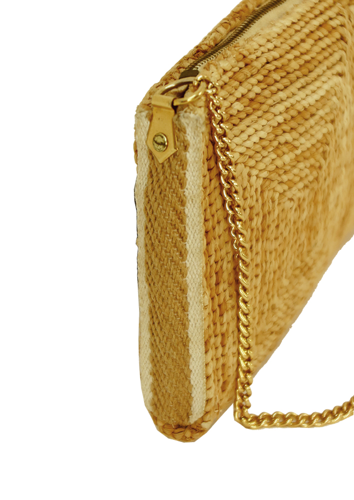 Straw Clutch Bag with Gold Chain Shoulder Strap – Reign Vintage
